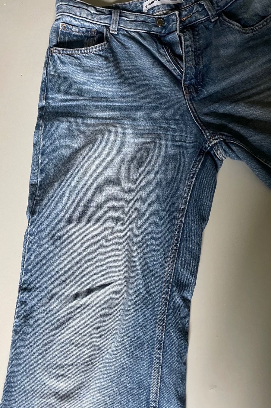 Bershka Jeans: Bershka Denim Jeans – Usato da Zürich venduto da Zuri_Stitches 1