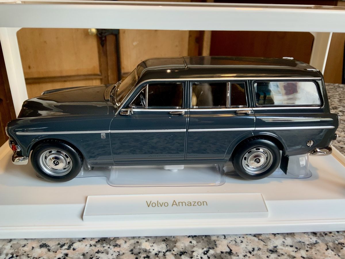 Volvo Modellini d'auto: VOLVO AMAZON KOMBI 1966 GRAU MASSSTAB 1:18  – Nuovo e nell'imballaggio originale da Erlenbach i. S. venduto da MB-Next-Level 4