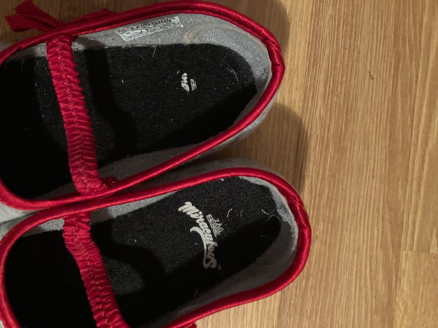 Scarpe per ragazze: Ladybug Hausschuhe Finken Gr. 25 – Usato da Emmenbrücke venduto da JJ_89 1