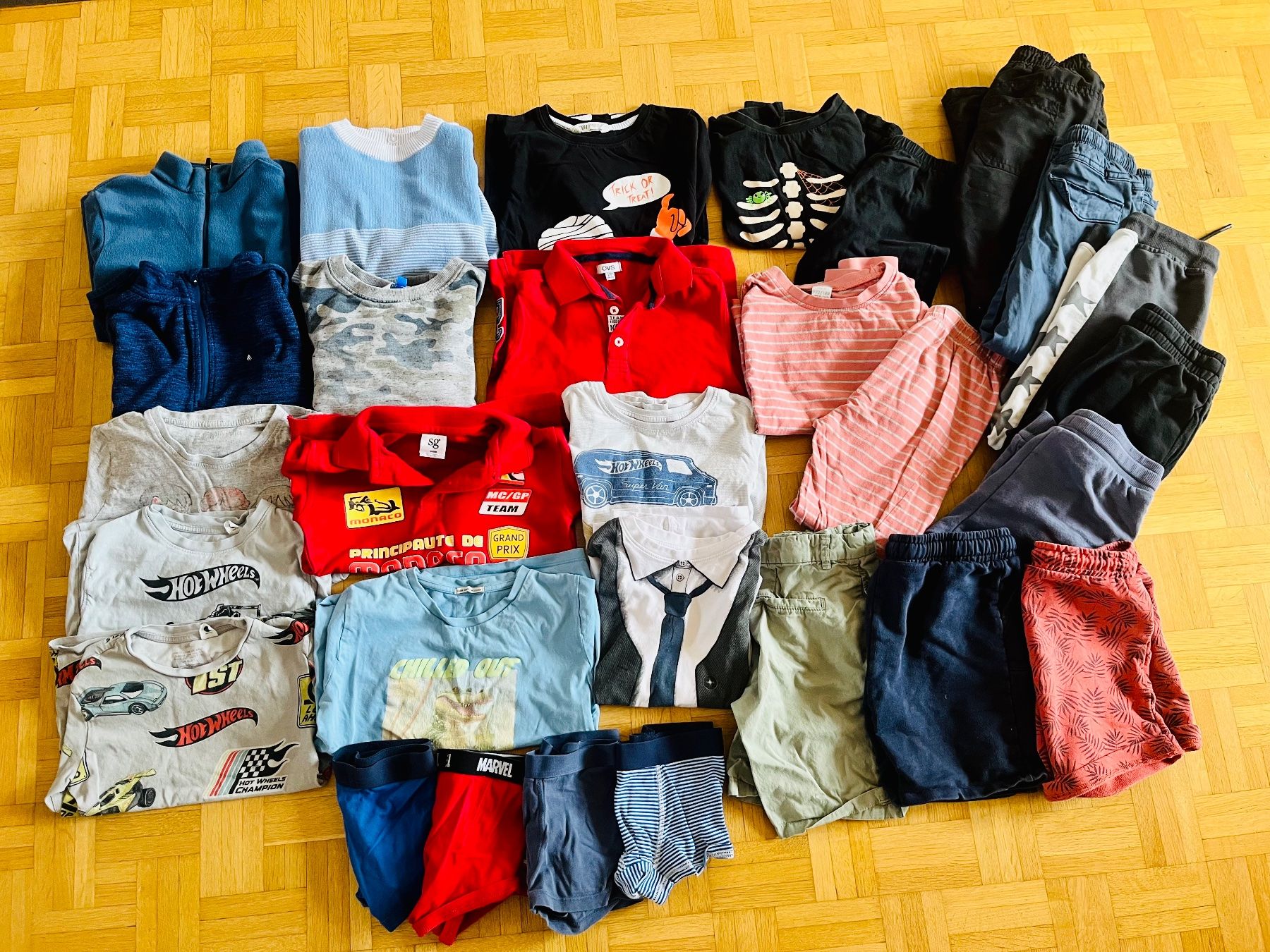 Lotti & Set di vestiti: Kinder Kleiderpaket Jungs Gr. 122/128 – Usato da Frauenfeld venduto da Repsol_Vani
