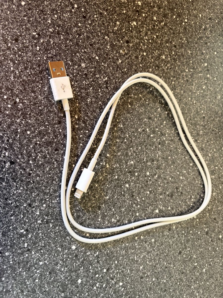 Ladegeräte: Ladekabel Lightning auf USB A – Neu (gemäss Beschreibung) aus Erlenbach ZH von Ritschly 1