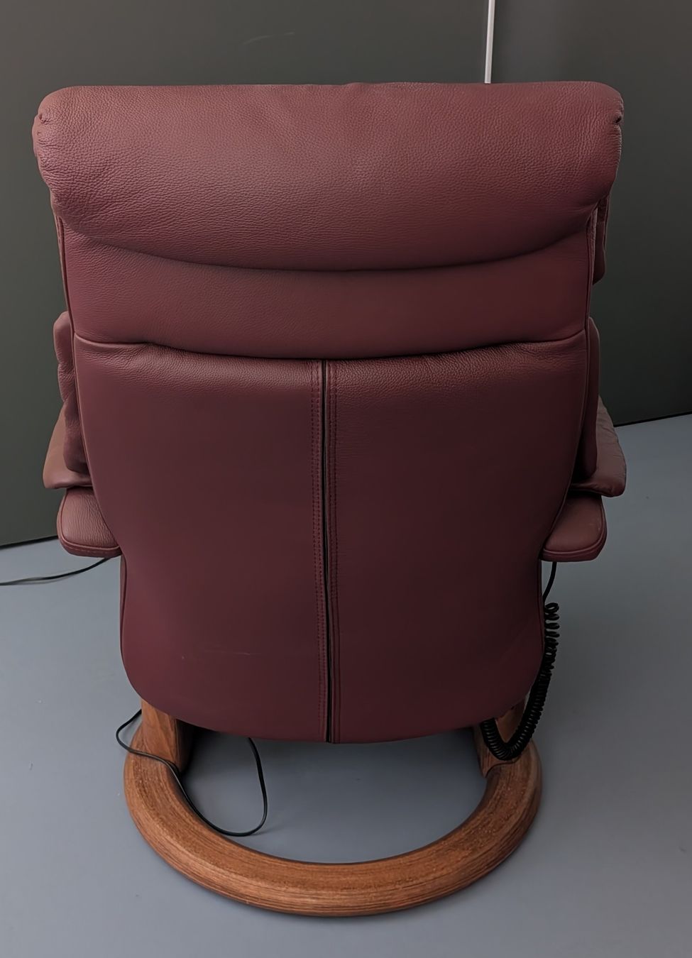 Sessel: Relax-Sessel, Leder Bordeaux, Rundfuss – Gebraucht aus Münsingen von Rehtre 2