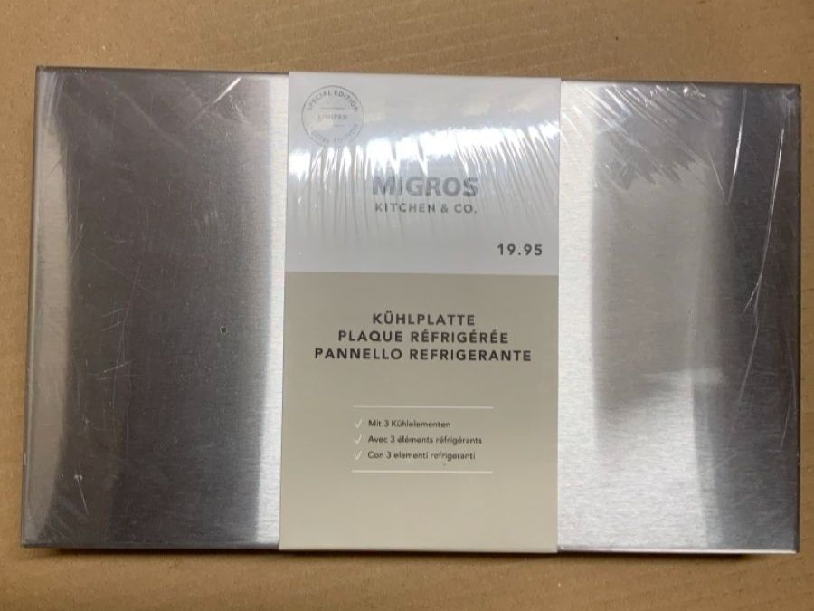Migros Servierplatten: Migros Kühlplatte Summer Basic Edelstahl neu – Neu und originalverpackt aus Wallisellen von AS.TZ. 2