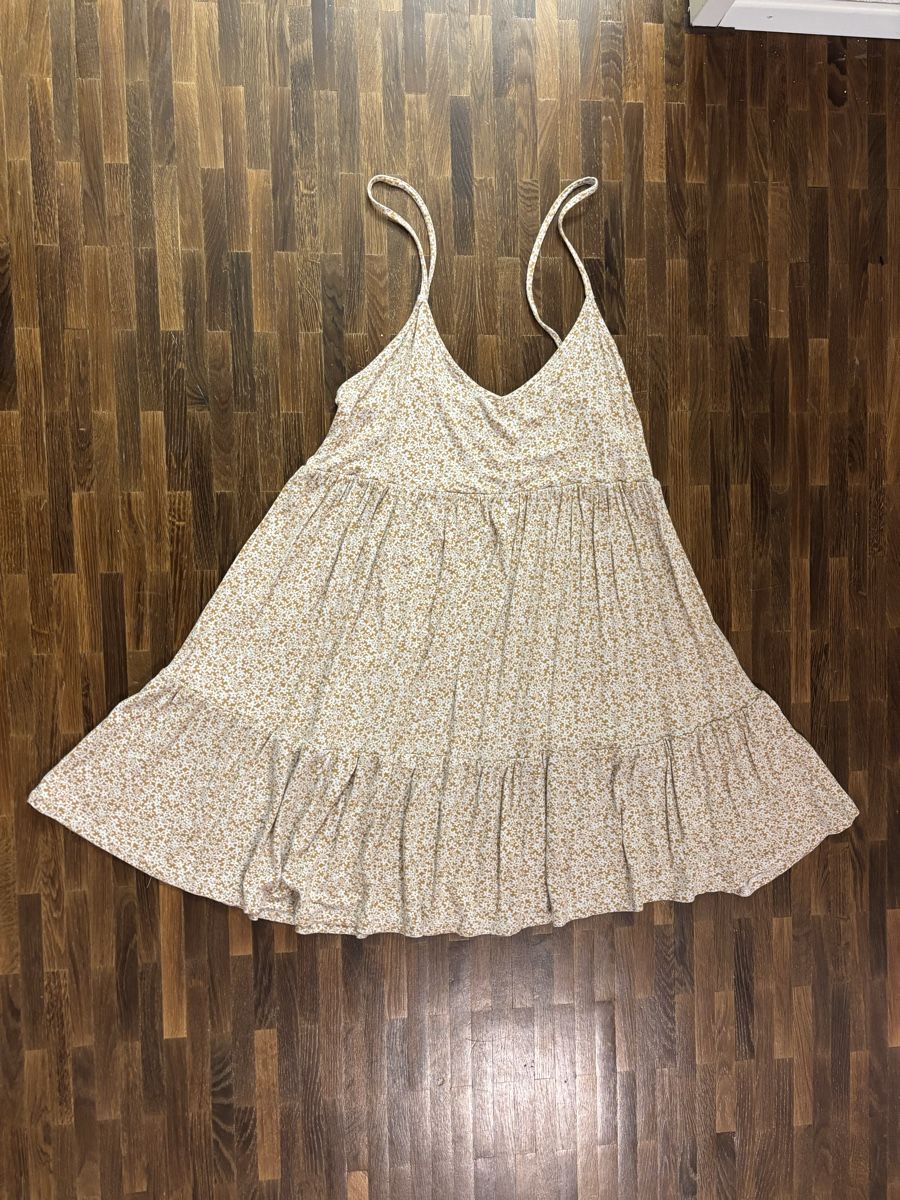 Pull&Bear Kleider: Kleid Pull&Bear Sommerkleid geblümt Grösse S – Gebraucht aus Hinwil von liviipivii