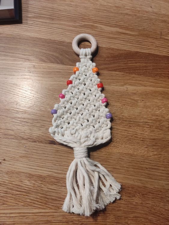 RUCUDIM Makramee Wandbehang Boho - Handgeknüpft Mit Holzperlen Und Grünen Blättern