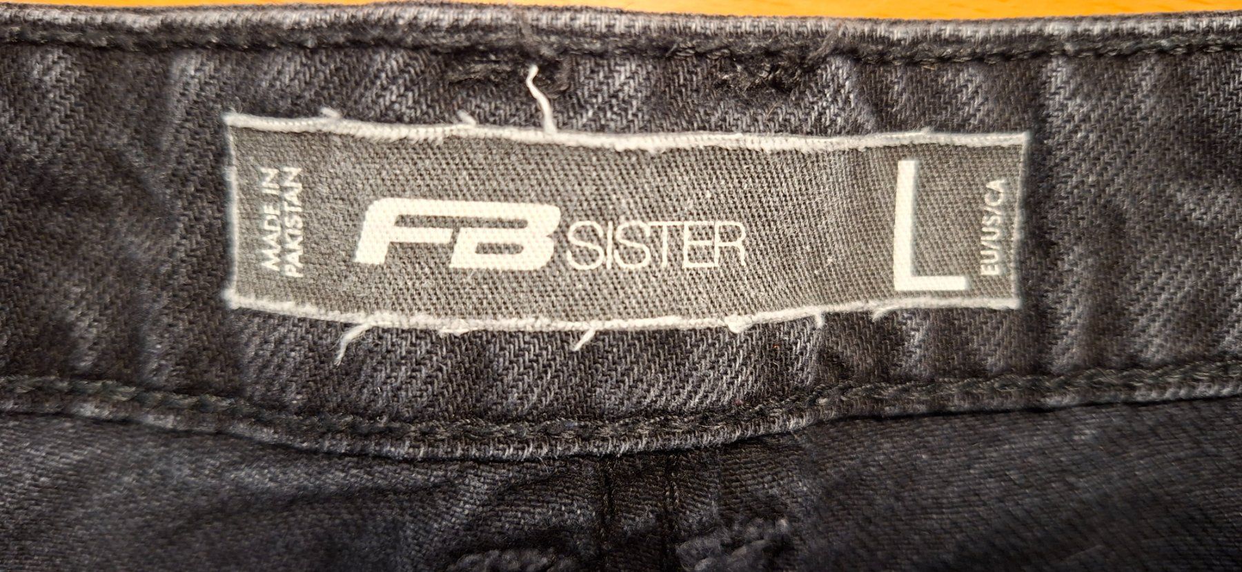 Jeans: Short en jean noir FB Sister, taille L – Usato da Granges-Paccot venduto da kilu4 2