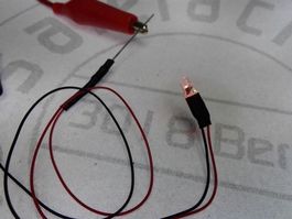Blink-LED klar/rot , 12V verkabelt