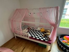 Alcube Kinderbett inkl. Matratze und Deko