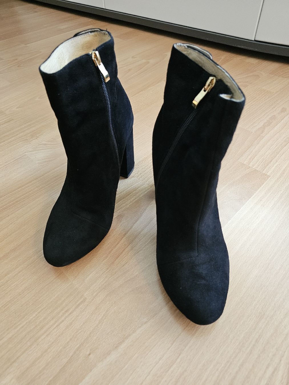 Damenschuhe: Stiefeletten in Schwarz, Echtleder, Grösse 40 – Gebraucht aus Wettswil von Alena.RR 1