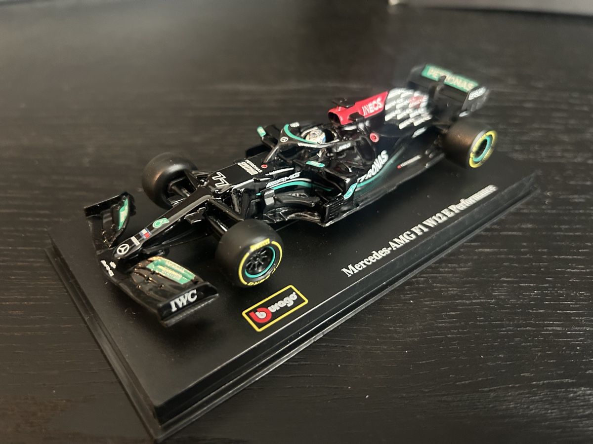 Bburago Modellautos: Mercedes-AMG F1 W12 E Performance neu – Gebraucht aus Seon von knt_1717
