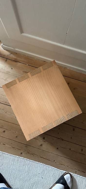 Tables de nuit: Hocker / Nachttisch – D'occasion à Bern par lke_y6gm 1