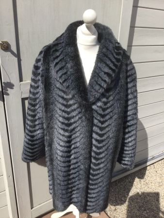 Manteau en fausse fourrure marque CANDA, taille 42, NEUF