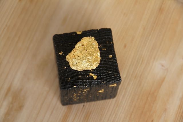 Metalli preziosi: Goldnugget mit Sockel aus massiver Eiche – Nuovo (secondo la descrizione) da Muri b. Bern venduto da rasastro 2
