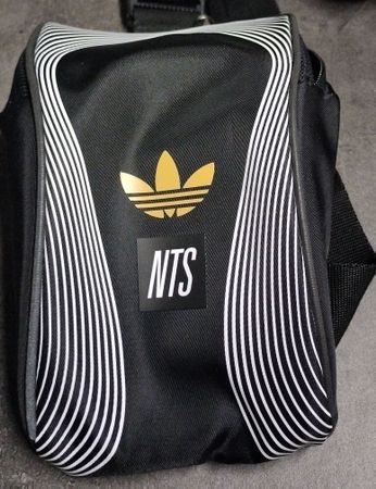 Adidas Umhaengetasche NTS schwarz/gold guter Zustand, Neu 