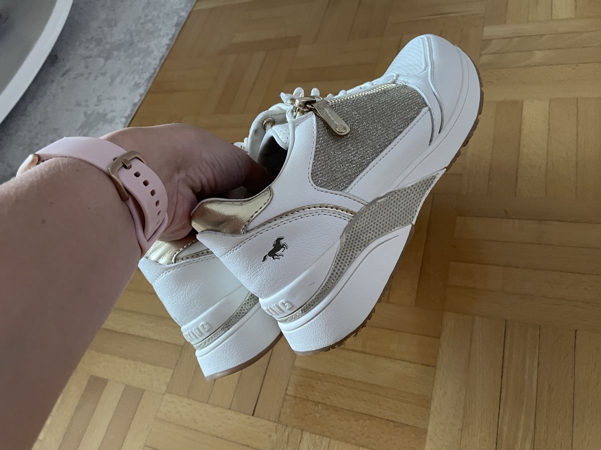 Scarpe da donna: Schicke Mustang Sneaker Weiss/Gold  – Usato da Rothenburg venduto da keny79z5 3