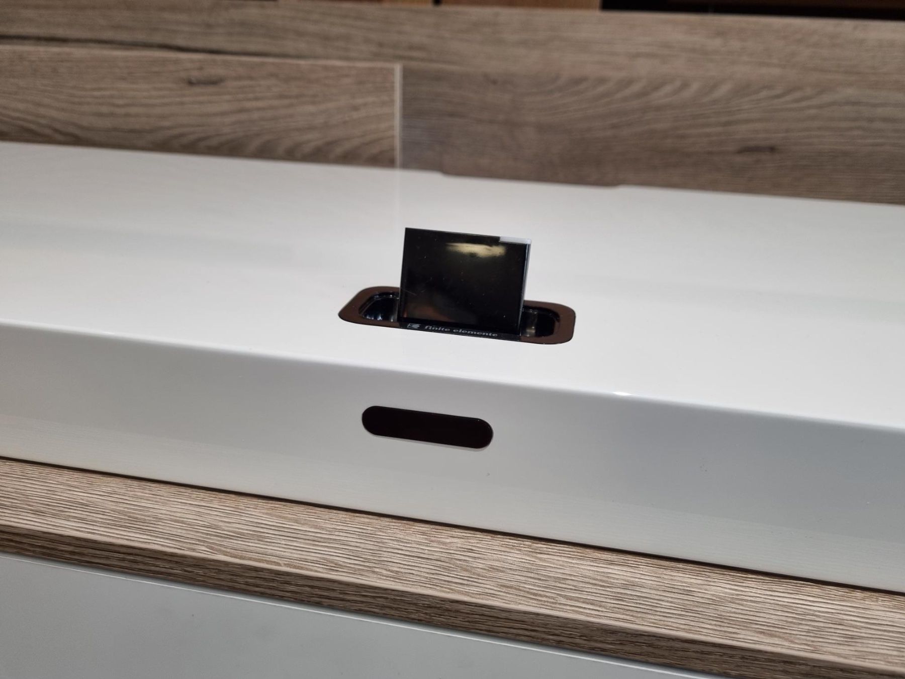 Bang & Olufsen Casse acustiche: finite elemente HOHRIZONTAL 51 mit Bluetooth weiss – Nuovo e nell'imballaggio originale da Jona venduto da Versteigerungen