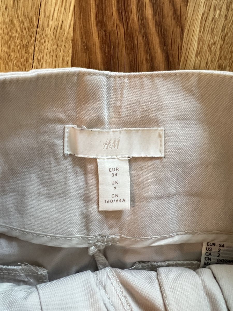 H&M Pantaloni: H&M Shorts, Creme/Beige, Gr. 34 – Nuovo (secondo la descrizione) da Zürich venduto da len_2rmp 2