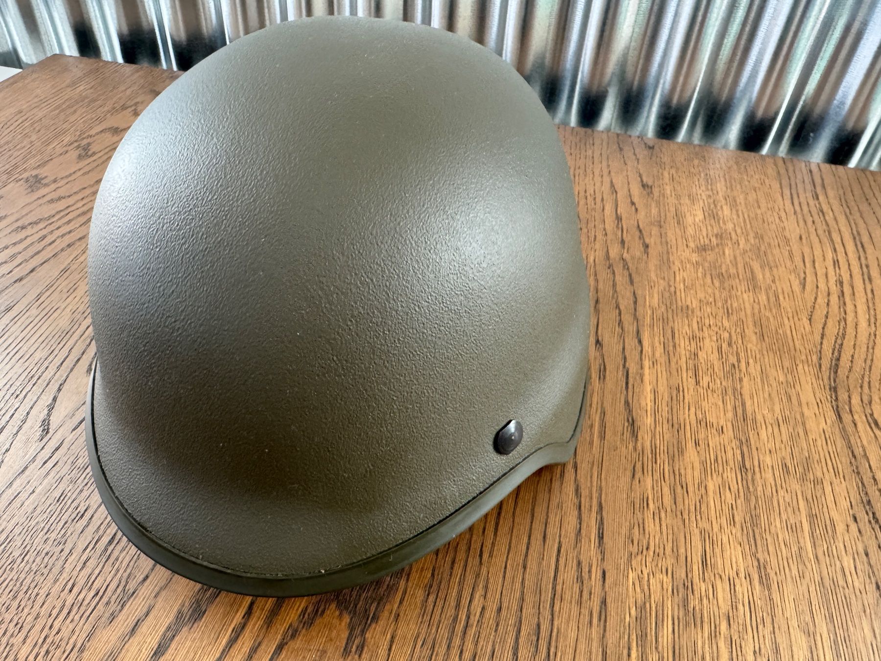 Uniformi & Effetti personali: Armeehelm & Pamir Peltor – Usato da Bern venduto da tradestation 5