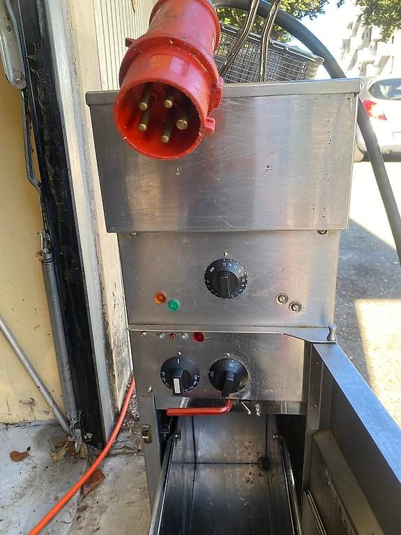 Cucine complete: Vend une friteuse Valentine – Usato da Martigny venduto da seater 3