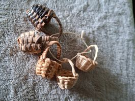 Herzige kleine Körbchen, 5-Set,fürs Puppenhaus, Kaufladen