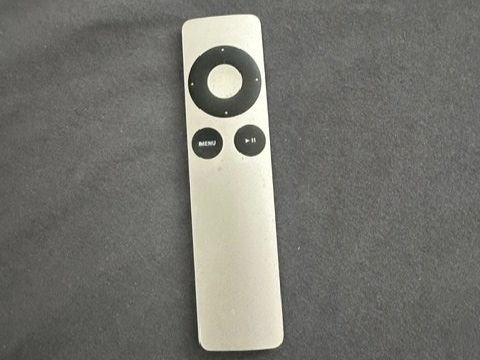 Apple Fernbedienungen: Apple iMac Fernbedienung silber – Gebraucht aus Pfäffikon ZH von thf_rqs2