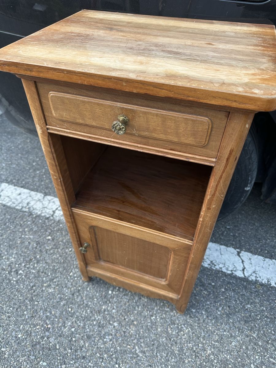 Tables de nuit: Nachttisch Kommode antik holz  – D'occasion à Uster par bek_v2ct