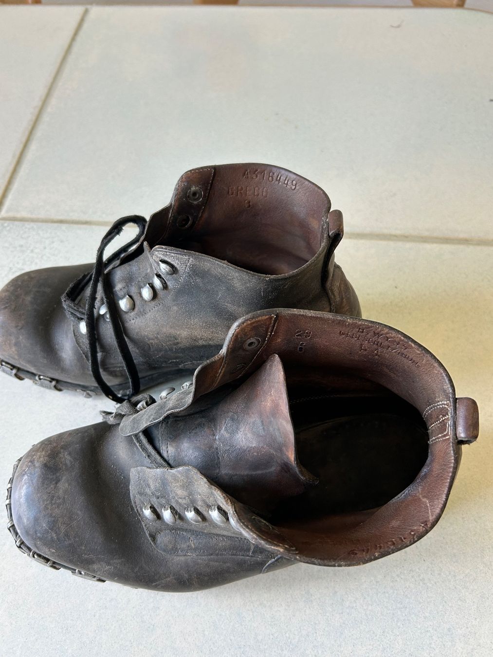 Scarpe da uomo: Antike Militärschuhe – Usato da Wädenswil venduto da Nanny08
