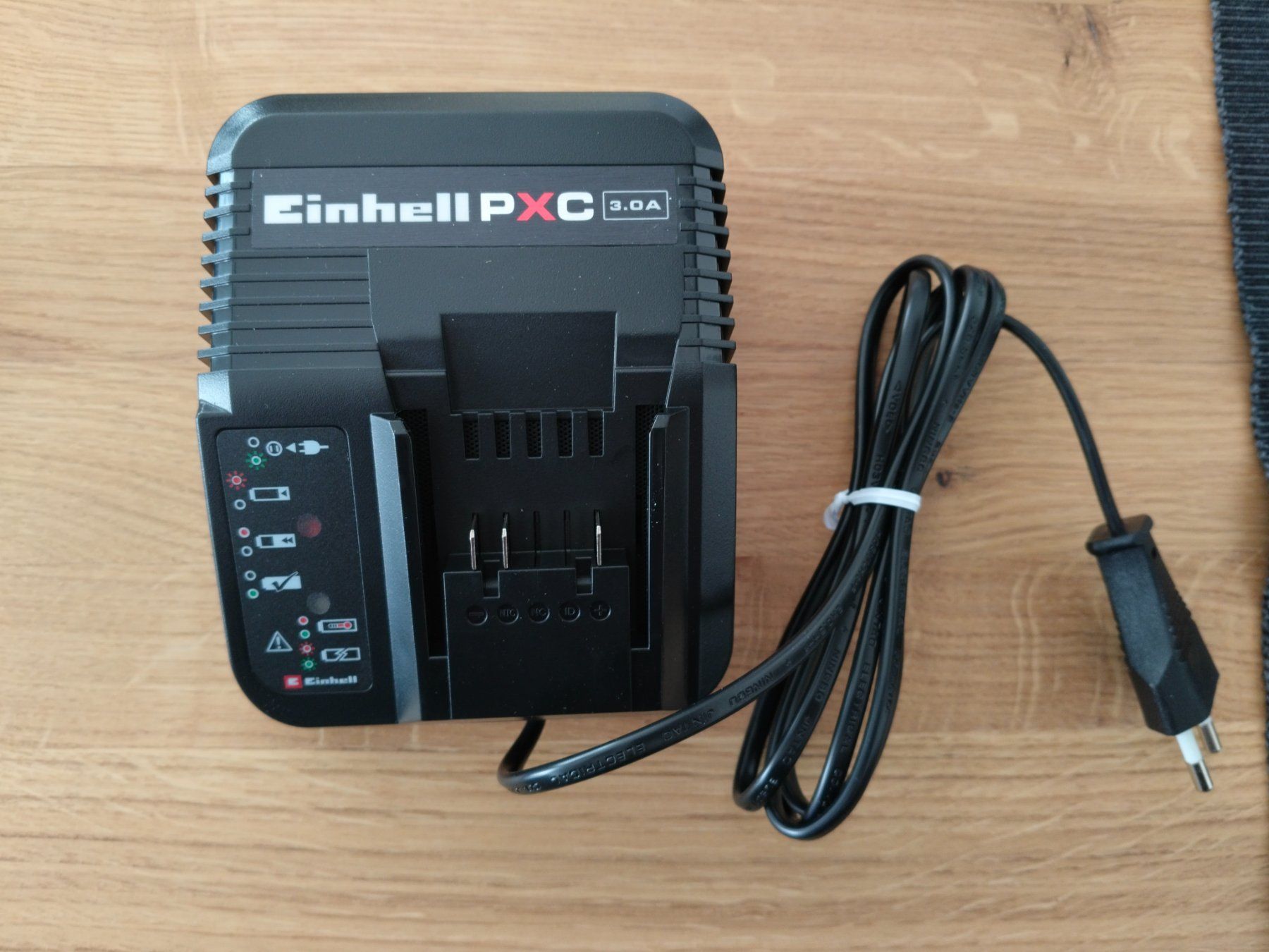 Einhell Caricatori & Batterie: Einhell Power X-Change Ladegerät Schnelladegerät  3 A NEU – Nuovo e nell'imballaggio originale da Triesen venduto da biketunerle