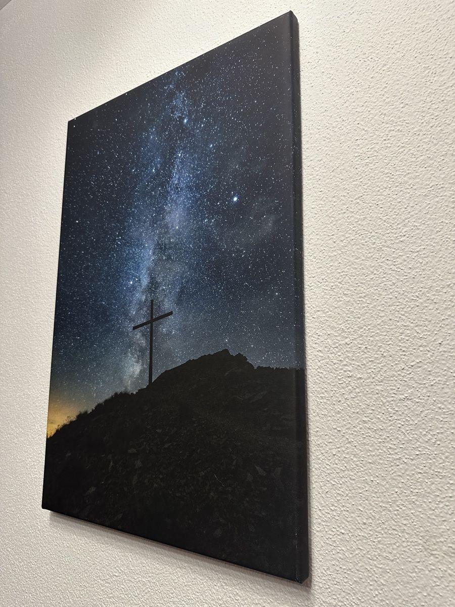 Poster & Bilder: Leinwandbild mit Kreuz und Sternenhimmel – Gebraucht aus Aarburg von Tonija 1