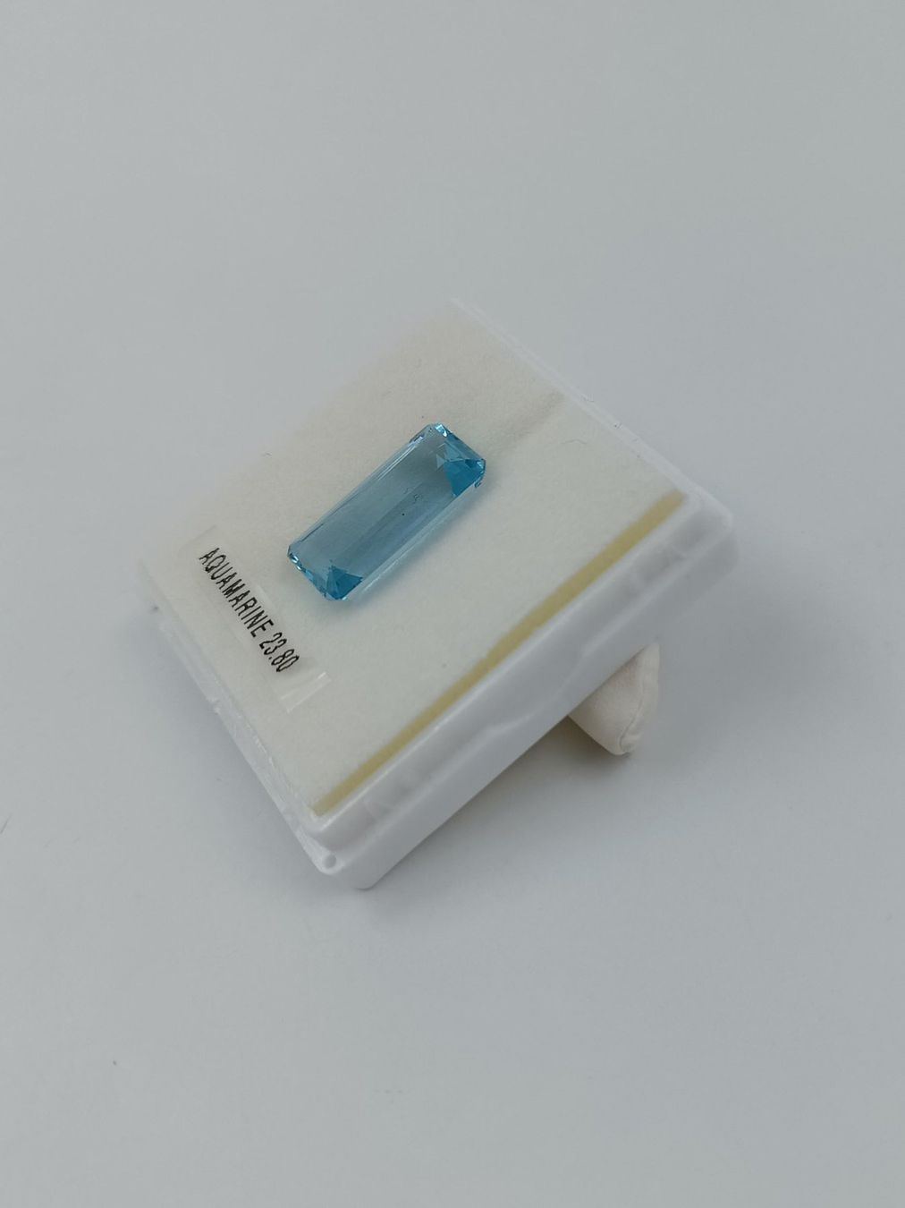 Pierres précieuses: 1 AQUAMARIN 23.80 CT. – D'occasion à Luzern par EdiGem 1