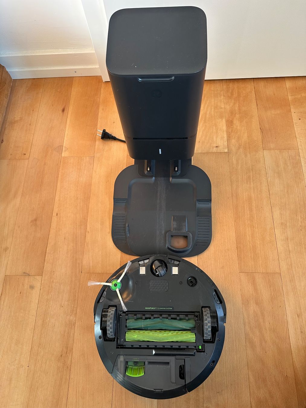 Irobot Staubsauger & Zubehör: iRobot Roomba i3+ mit Absaugstation – Gebraucht aus Stein am Rhein von ade_wd7s 3