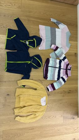 Mädchen Kleiderpaket Pullover & Fleecejacken Gr. ca. 92