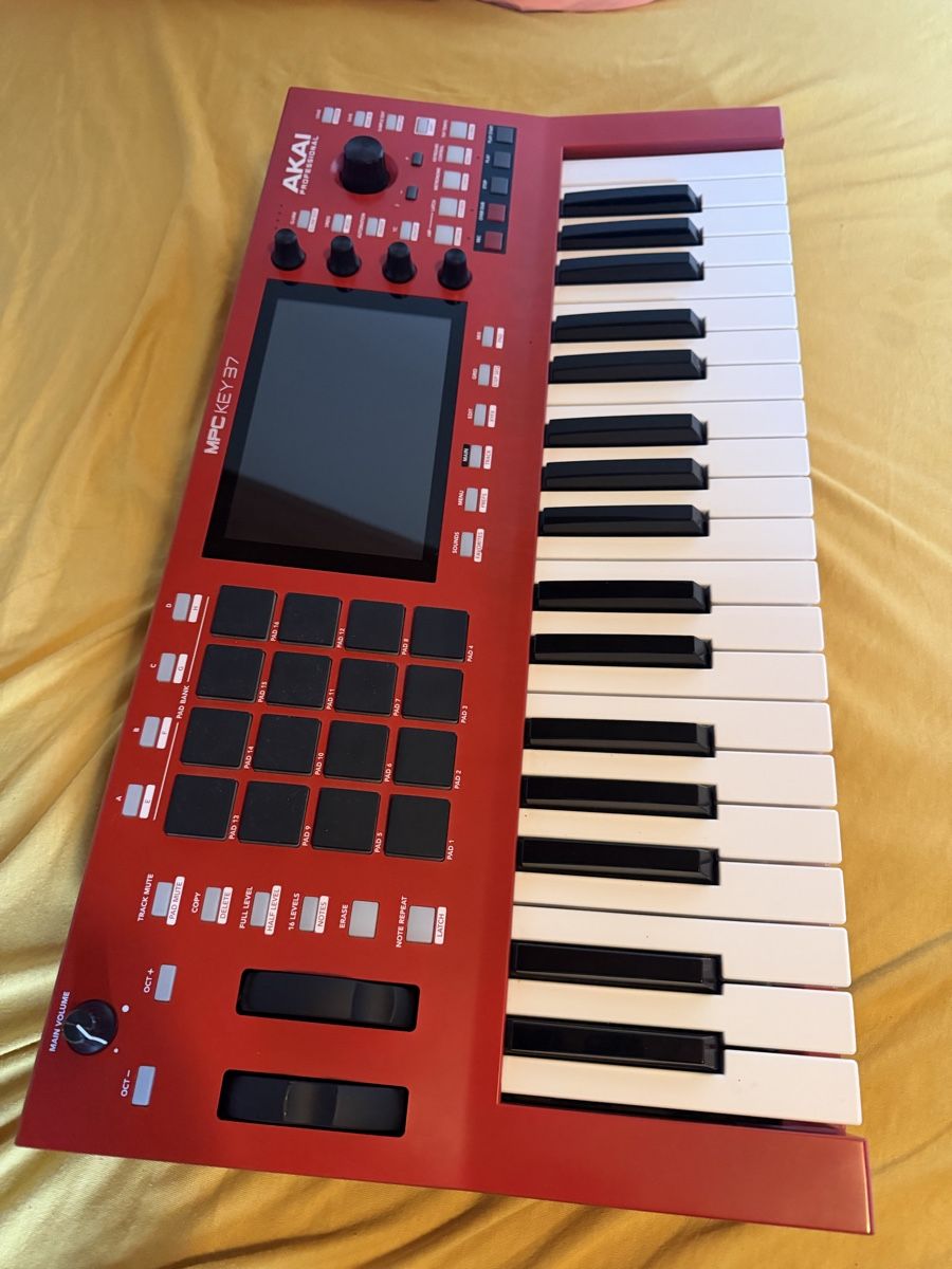 Akai Musikinstrumente: AKAI MPC KEY 37 – Gebraucht aus Gelterfingen von celli05