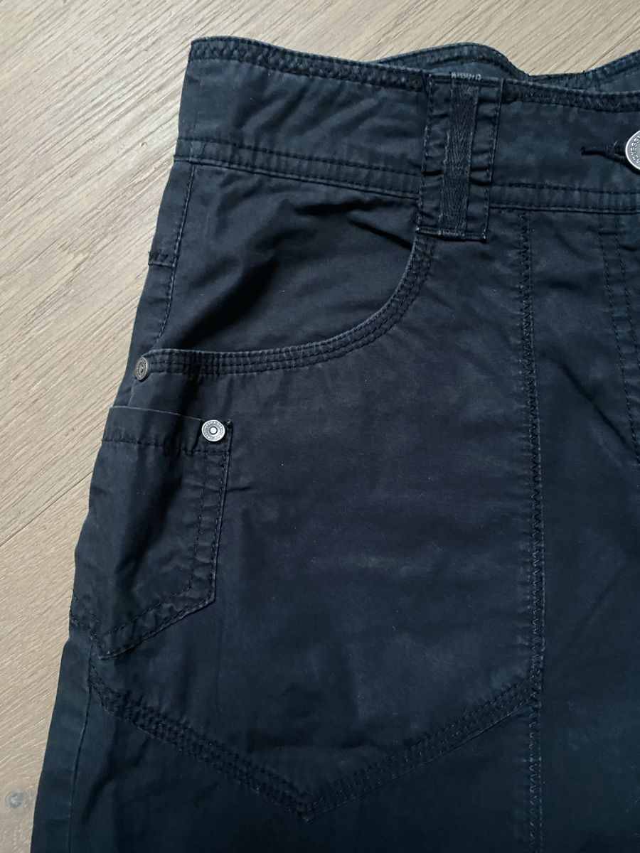 C&A Pantaloni: Schwarze Shorts Marke C&A Grösse 34 – Usato da Winkel venduto da Flyhy2020 1