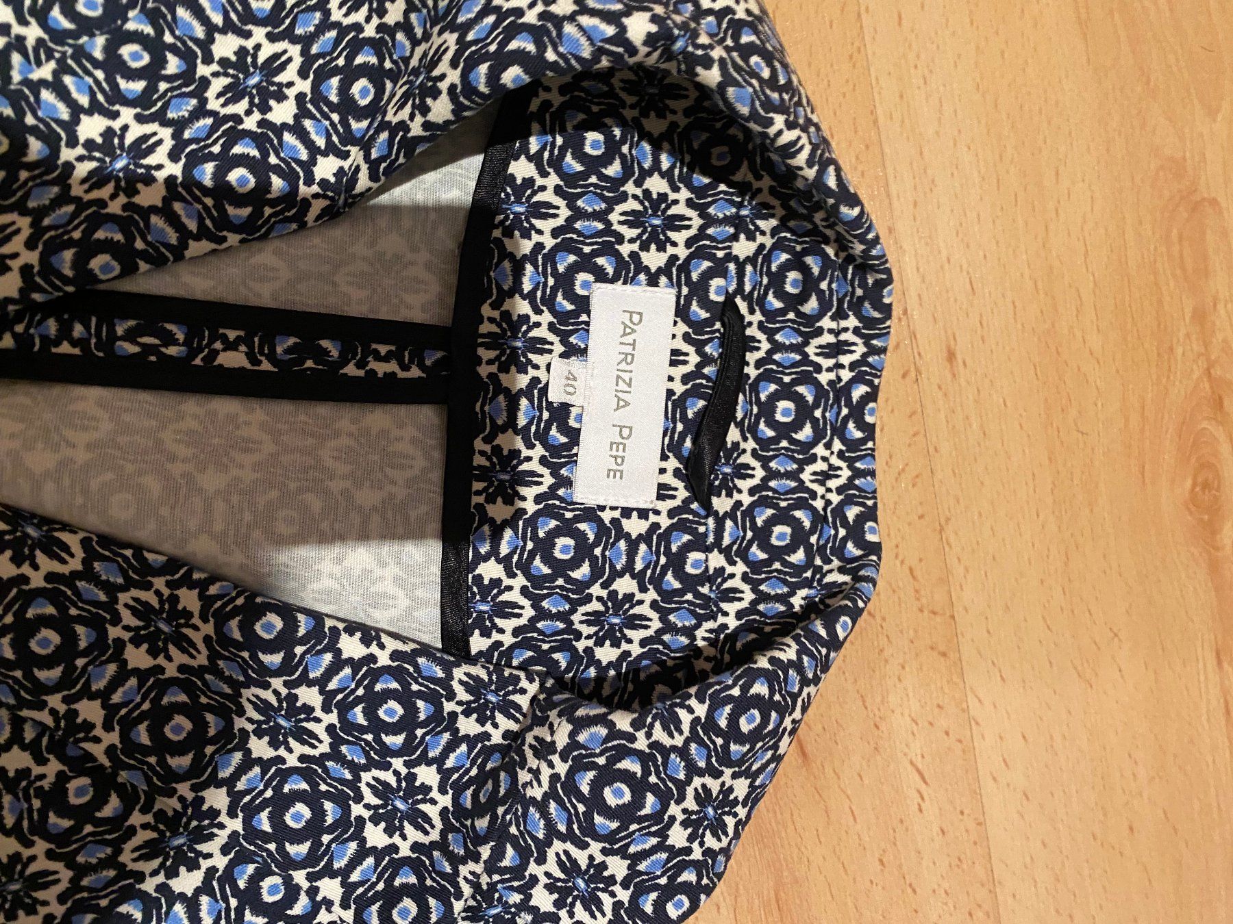 Patrizia Pepe Jacken: Patrizia Pepe Blazer mit Gürtel – Gebraucht aus Vaduz von RapunzelLissi 1