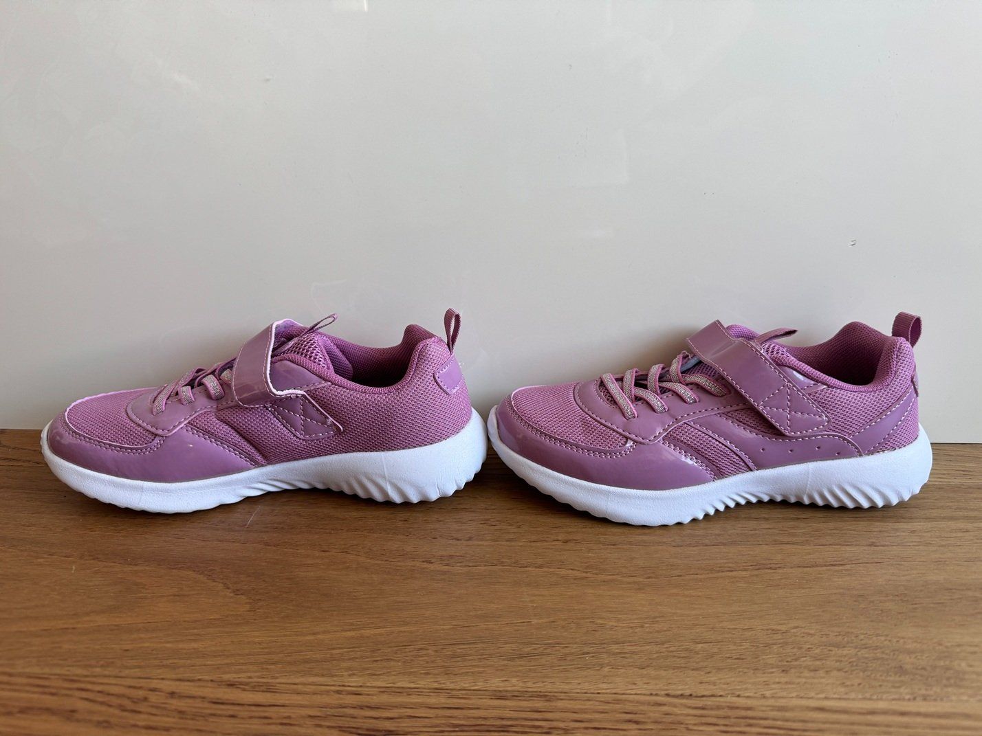 Scarpe per ragazze: Neu: Hübsche Turnschuhe, Gr. 34 – Nuovo (secondo la descrizione) da Horgen venduto da Feli39 2