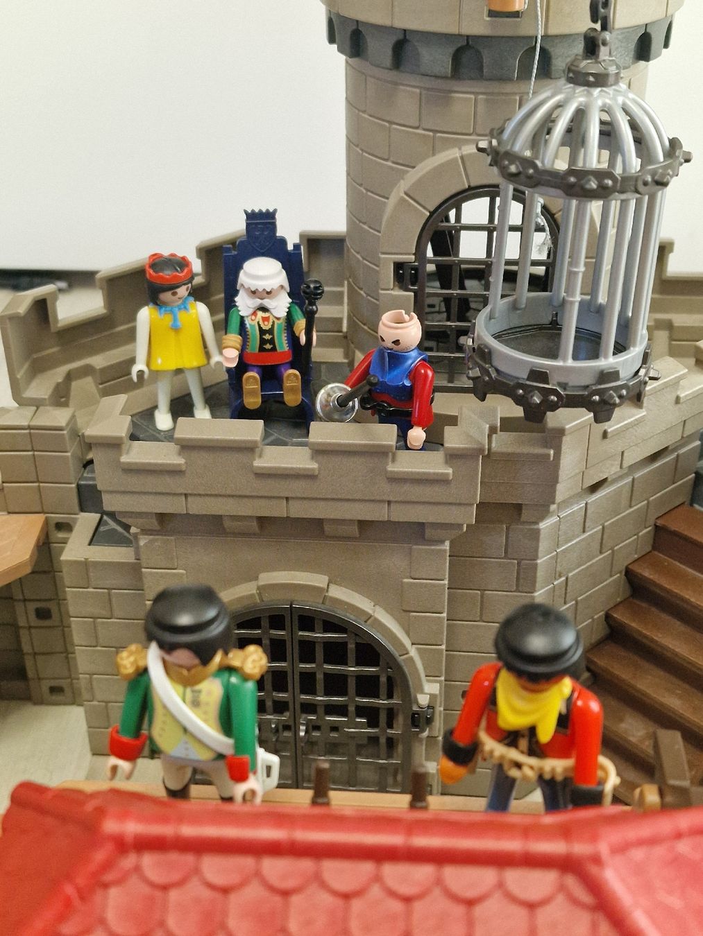 Playmobil Spielzeuge: Playmobil Ritterburg mit Figuren – Gebraucht aus Herzogenbuchsee von ioa_zcm6 5