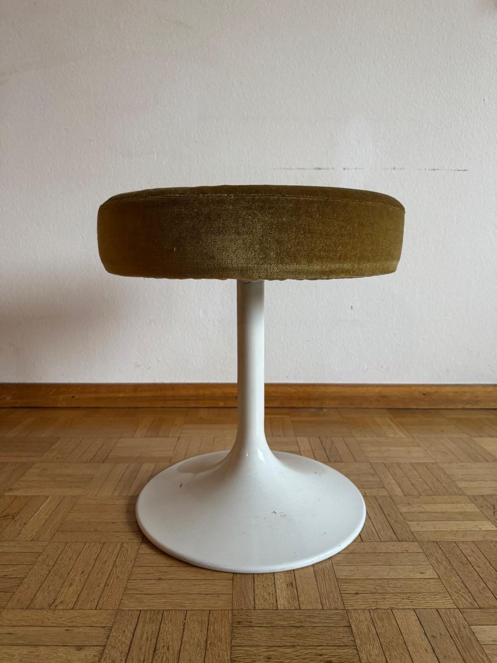 Sgabelli: Hocker tulip – Usato da Zürich venduto da omni64 3