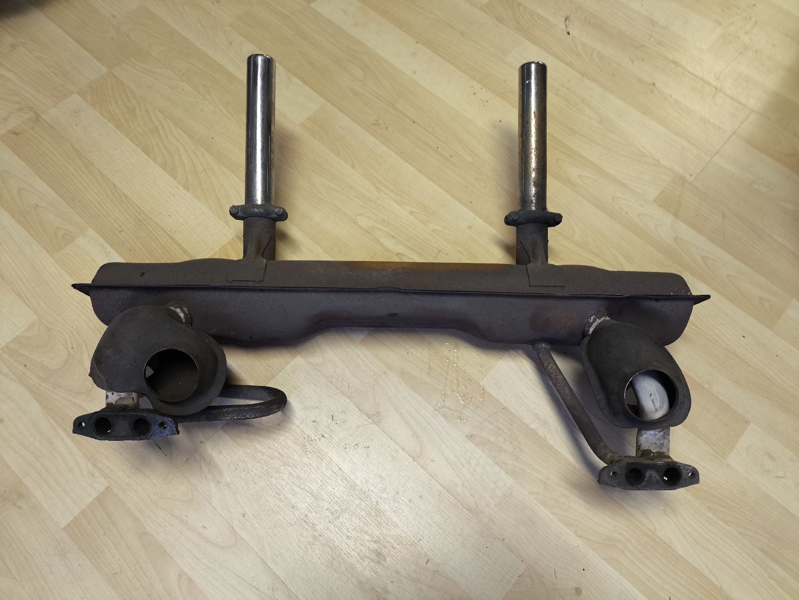 Volkswagen Sistemi di scarico: Bosal Auspuff 233-201 Typ 1  Motor, VW Käfer – Usato da Lausen venduto da Chaldrian