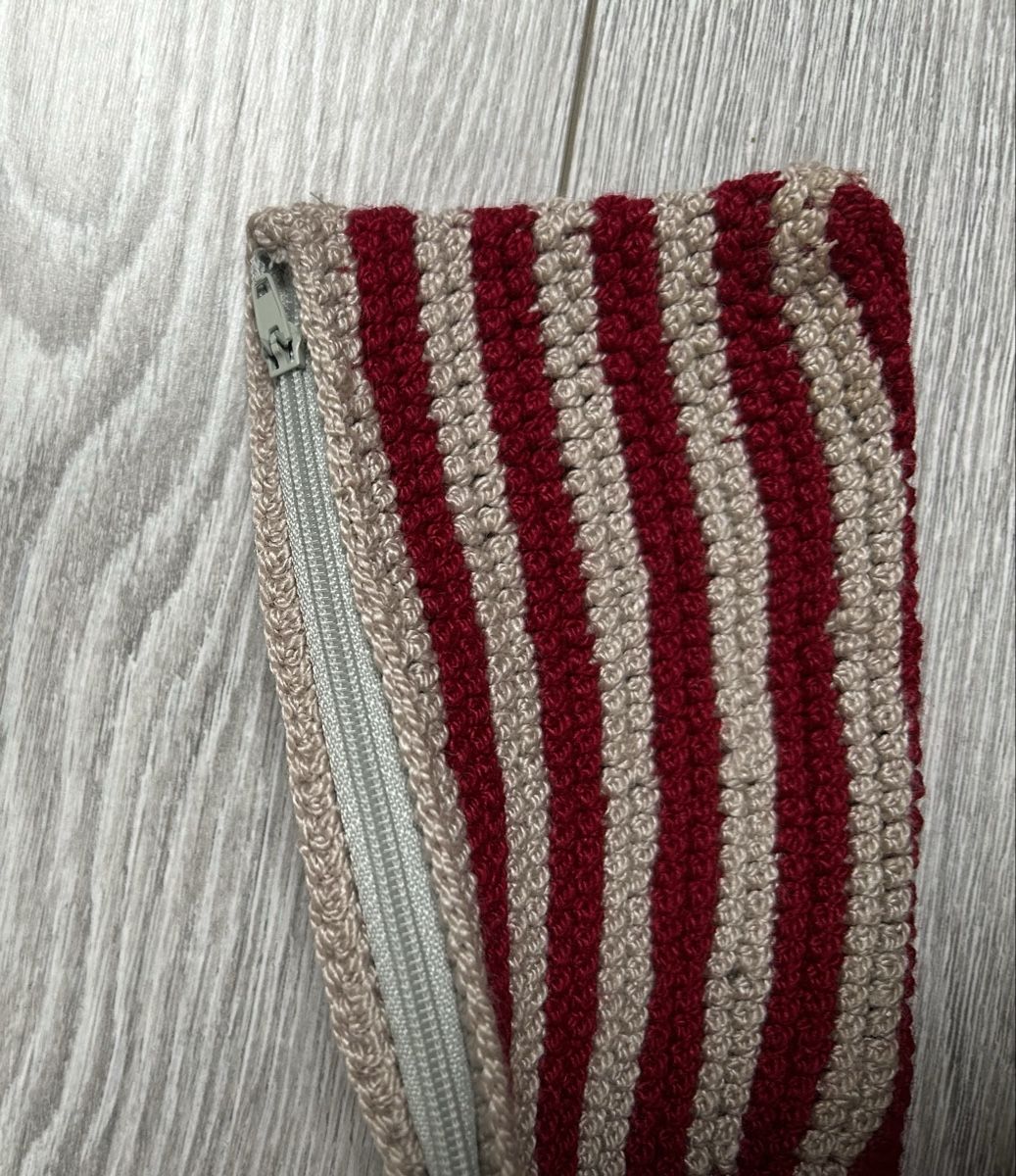 Custodie per cosmetici: Pochette rayée bordeaux et beige, crochetée main – Nuovo (secondo la descrizione) da Genève venduto da and_k79x 2