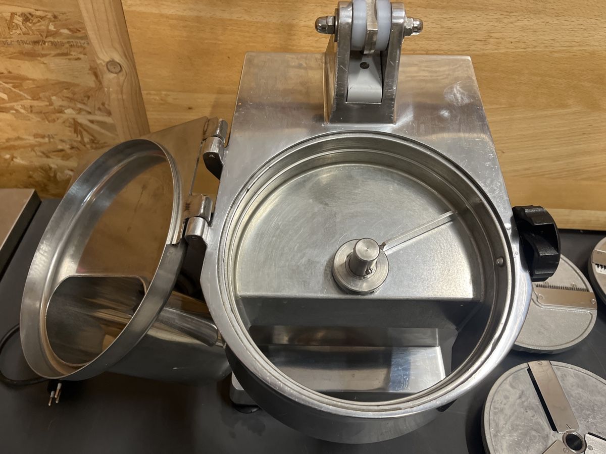 Bartscher Appareils de cuisine: Gemüseschneider Bartscher GMS601 inkl.5 Scheiben – D'occasion à Dittingen par Cervolino77 3