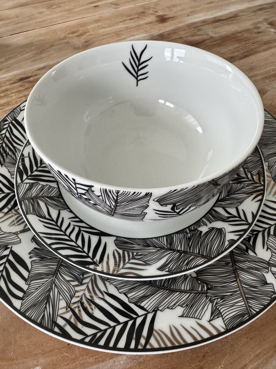 Set di piatti: Geschirr-Set mit Blätter Design, 4-teilig – Usato da Beckenried venduto da BaMe84 2