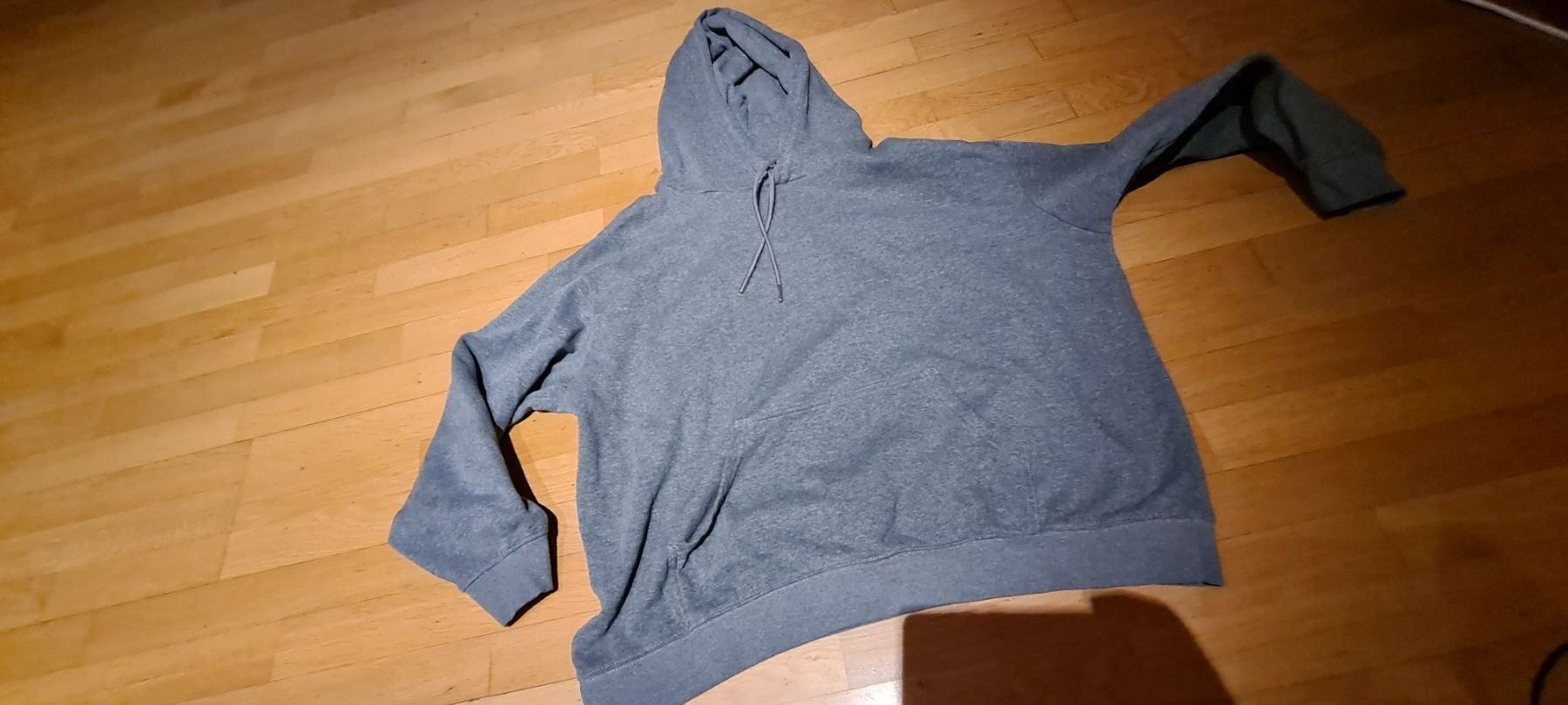 Maglioni & Felpe: Cooler Hoodie – Usato da Ferden venduto da jemyce