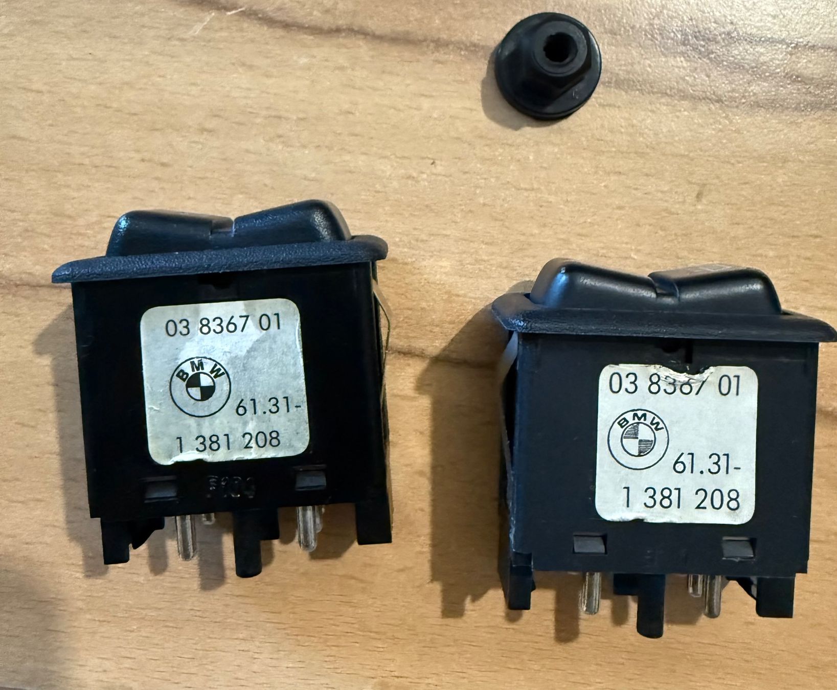 BMW Alle Autoersatzteile: BMW E30 Mittelkonsole Schwarz + Sitzheizung Schalter – Gebraucht aus Winikon von cabriofan01 5