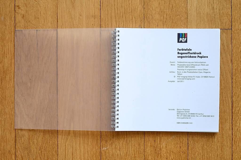 Libri: Farbtafeln Bogenoffsetdruck ungestrichene Papiere – Nuovo e nell'imballaggio originale da Basel venduto da Pandorrrrrra