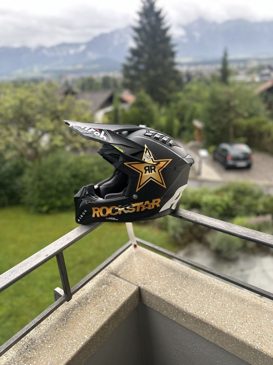 Airoh Casques & visières: Airoh Aviator 3 Rockstar edition Helm – Neuf avec emballage d'origine à Thun par tricoli