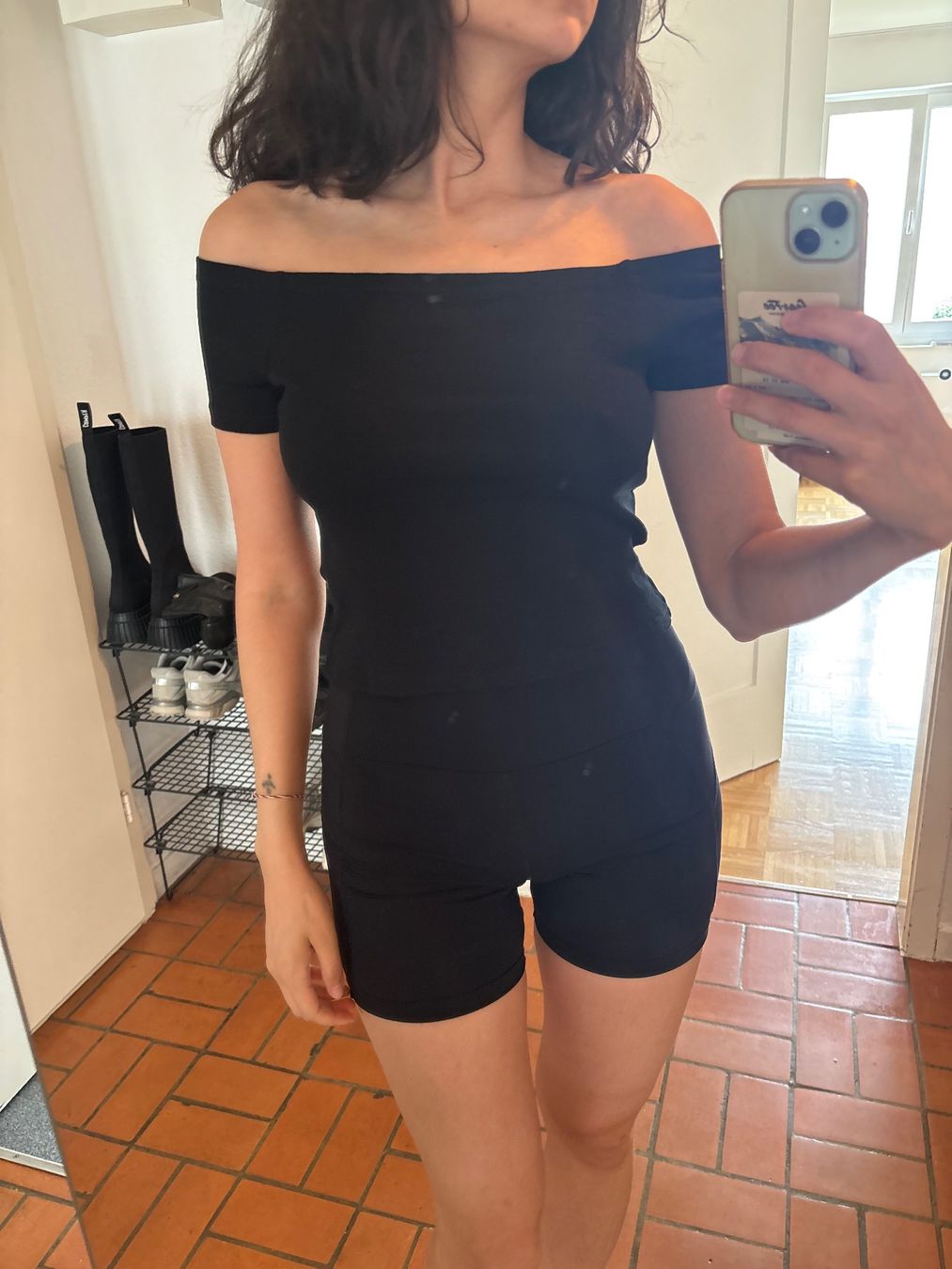 Urban Outfitters T-shirt: Off Shoulder T-Shirt – Nuovo (secondo la descrizione) da Zürich venduto da nnsn 2