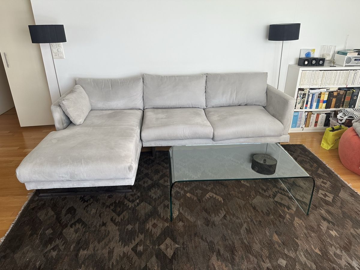 Sofas: Komplette Sofagruppe (Sofa, Teppich, Glastisch, Stehlampen) – Gebraucht aus Küsnacht ZH von Glenny02 1