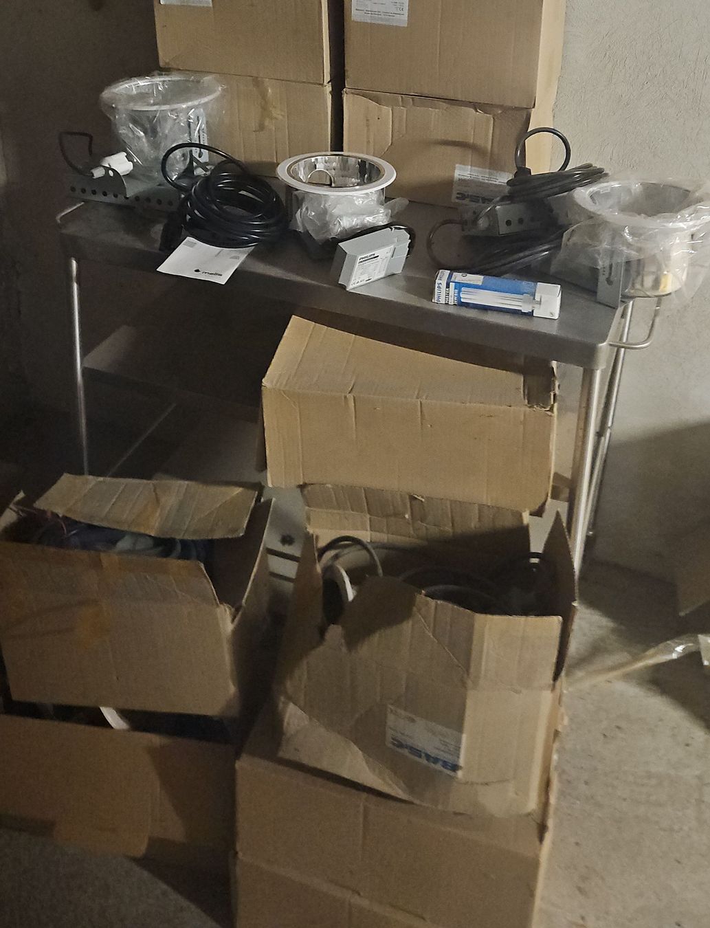 Lampadari & plafoniere: Lot de spots encastrés divers  – Usato da Berolle venduto da ford8830