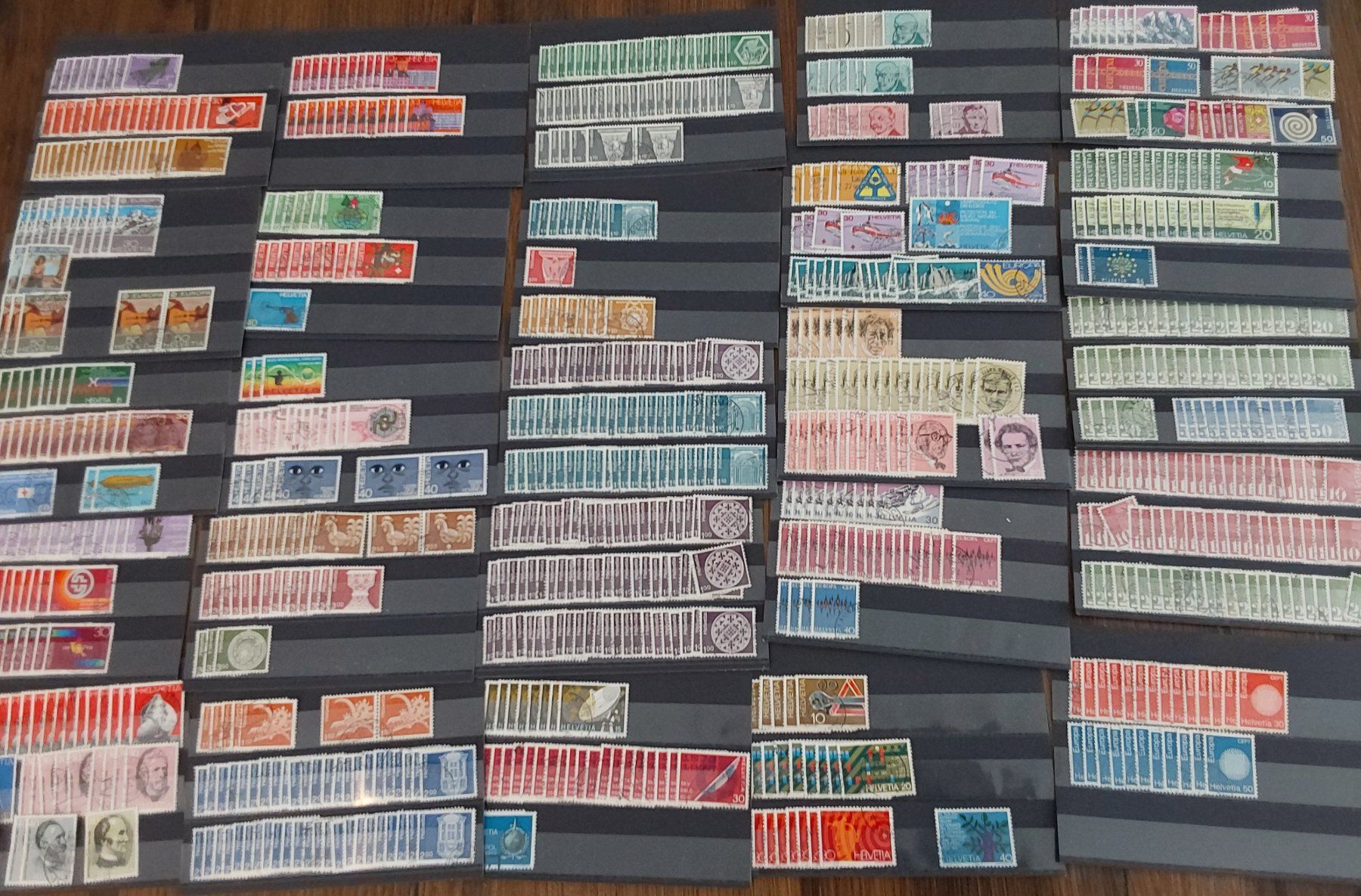 Tutti i francobolli: 200 Stk. CH Briefmarken-Steckkarten – Usato da Münchwilen AG venduto da Nesar 6